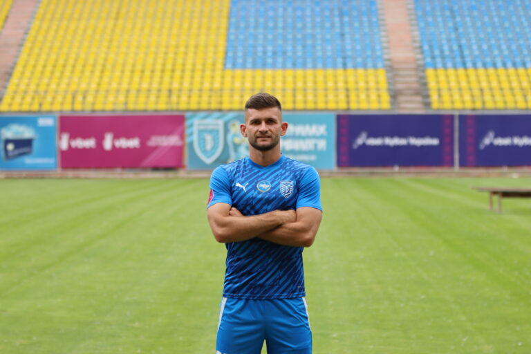 “Ближче до гравців Вікторії”:  Дмитро Ульянов — «Для мене головне у футболі — дисципліна»