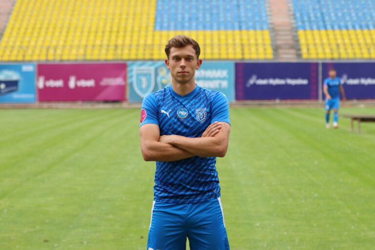 Ближче до гравців «Вікторії»: Денис Рябий – «Коли я виходжу на поле з емблемою клубу на грудях, то головна мета лише перемога»