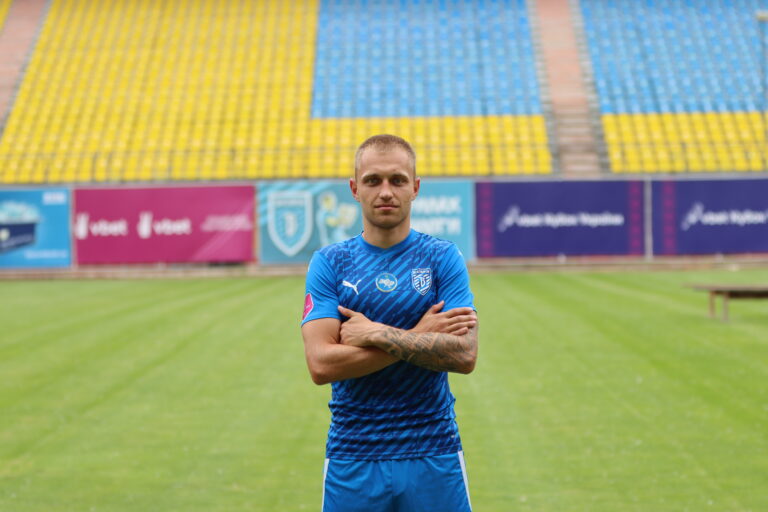 Ближче до гравців «Вікторії»: Артем Шпирьонок – « У житті я сором’язливий та наполегливий, але на полі емоційний»